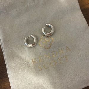 Kendra Scott Mikki huggie hoops